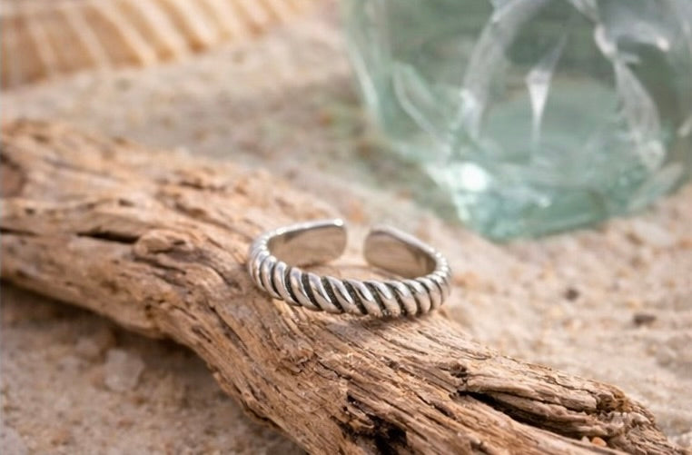 Twisted Current Toe Ring, Adjustable Sterling Silver Toe Ring, Twisted Rope Band, Minimalist Beach Jewelry, Handmade Coastal Ring